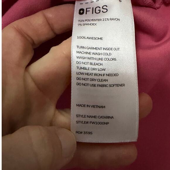 Figs scrub top pink rose sz Medium Petite PO# 3595 nurses scrubs medical - Picture 4 of 7